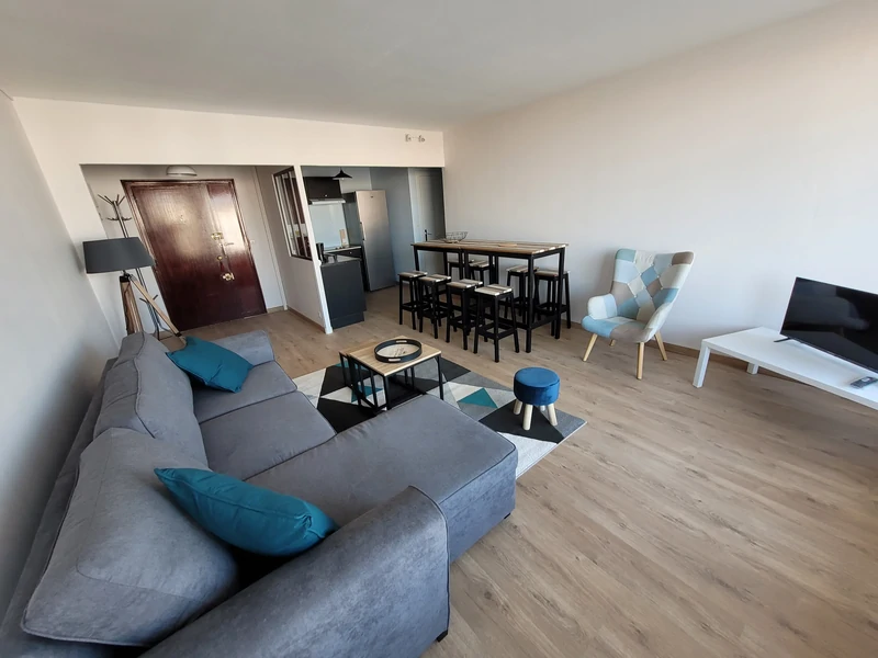 MONTAIGNE - Superbe appartement, 3 chambres, avec parking privé, proche hyper centre, du tramway et du palais des congrès