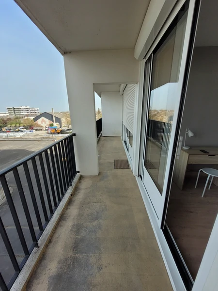 MONTAIGNE - Superbe appartement, 3 chambres, avec parking privé, proche hyper centre, du tramway et du palais des congrès